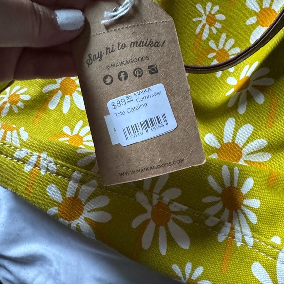 Maika Commuter Tote in Catalina Rare Print NWT - Picture 4 of 9